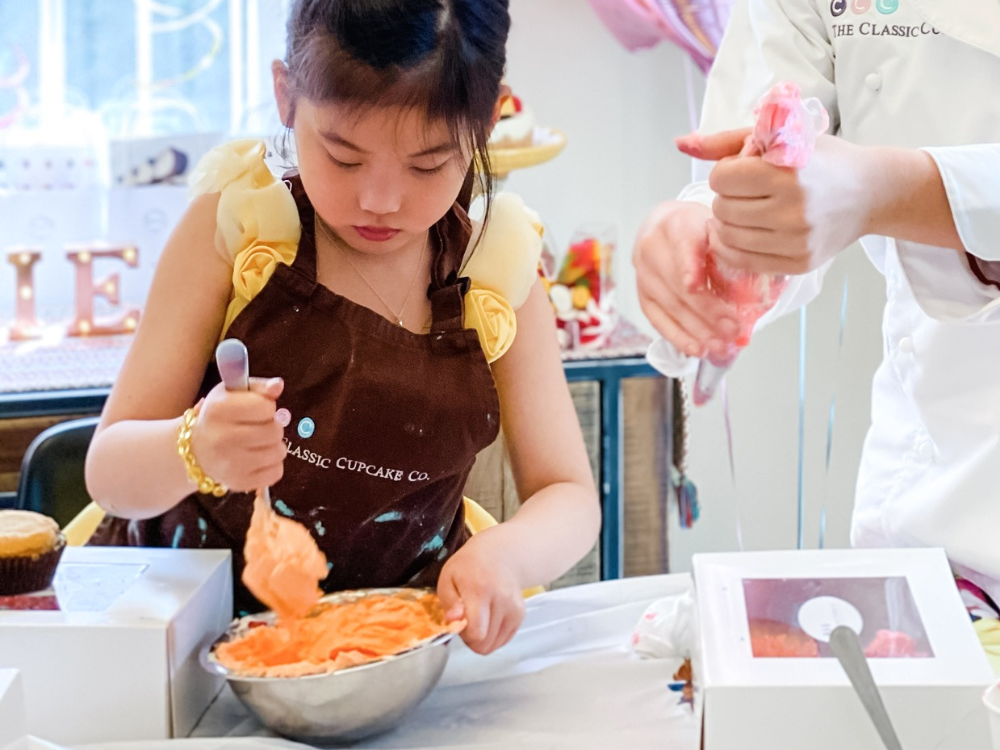 Kids' Holiday 4 Hour Baking and Cupcakes Workshop