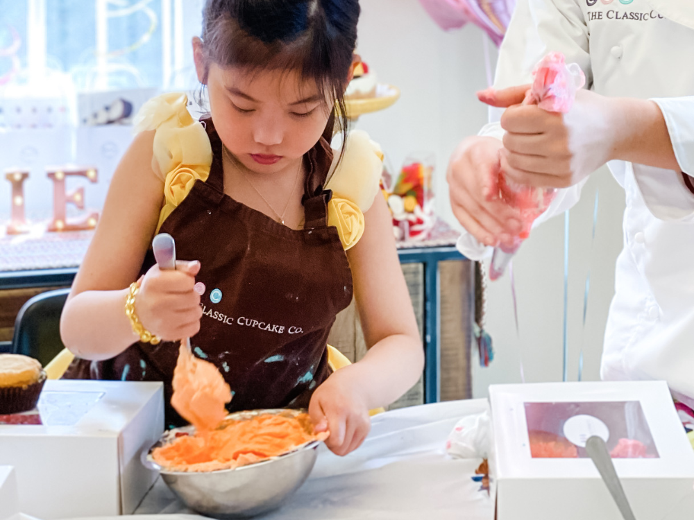 Kids' Christmas Cupcake Decorating Class